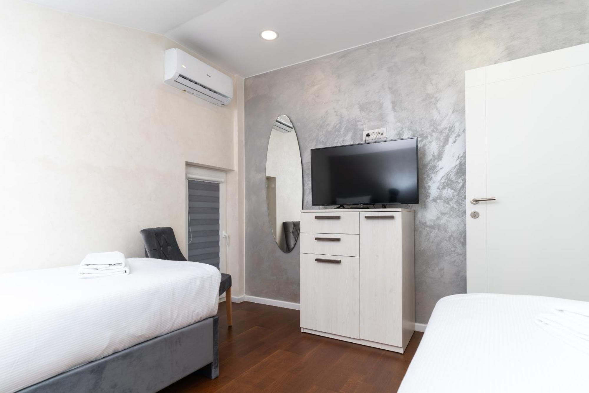 Ornament Hotel And Apartments Sarajevo Luaran gambar