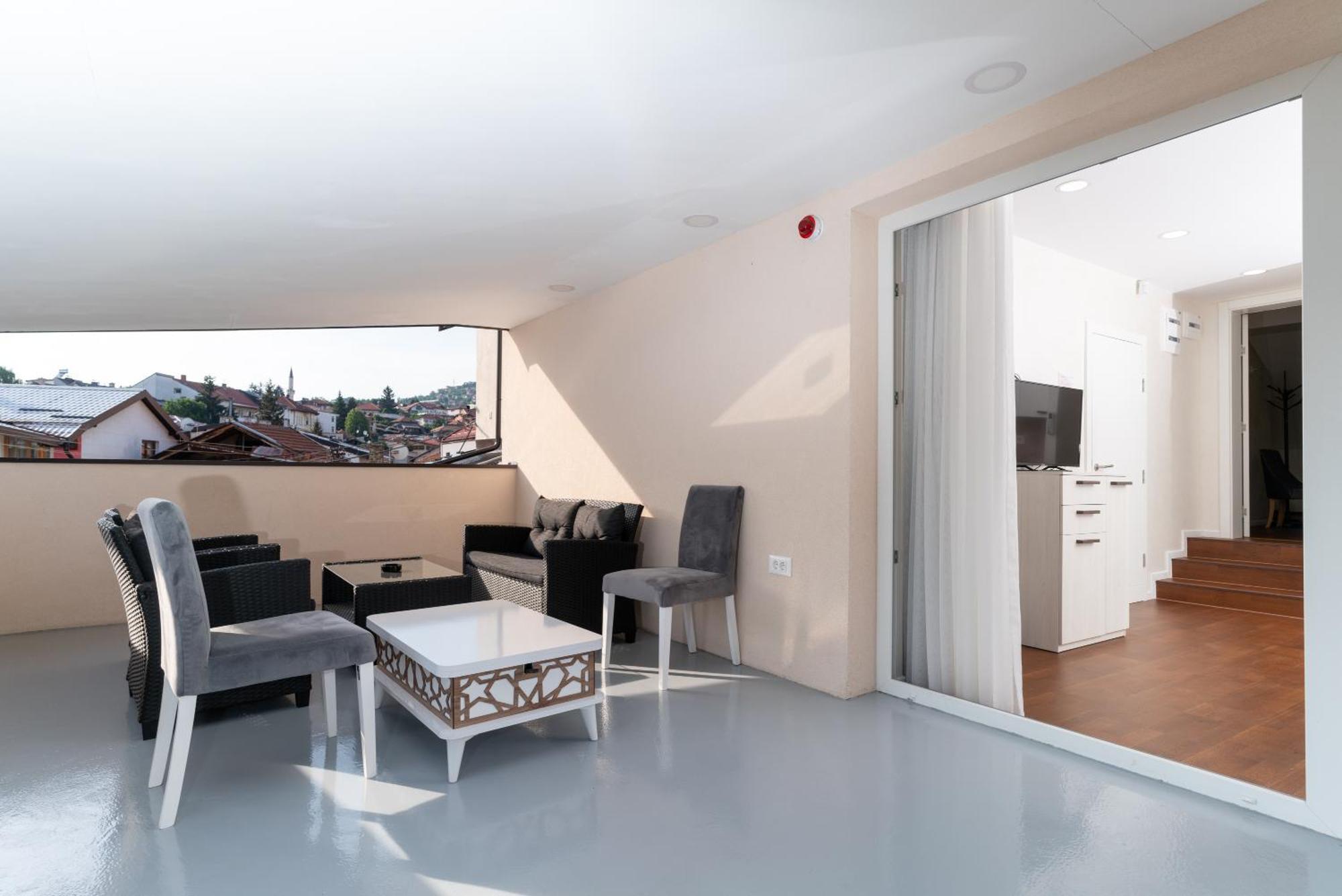 Ornament Hotel And Apartments Sarajevo Luaran gambar