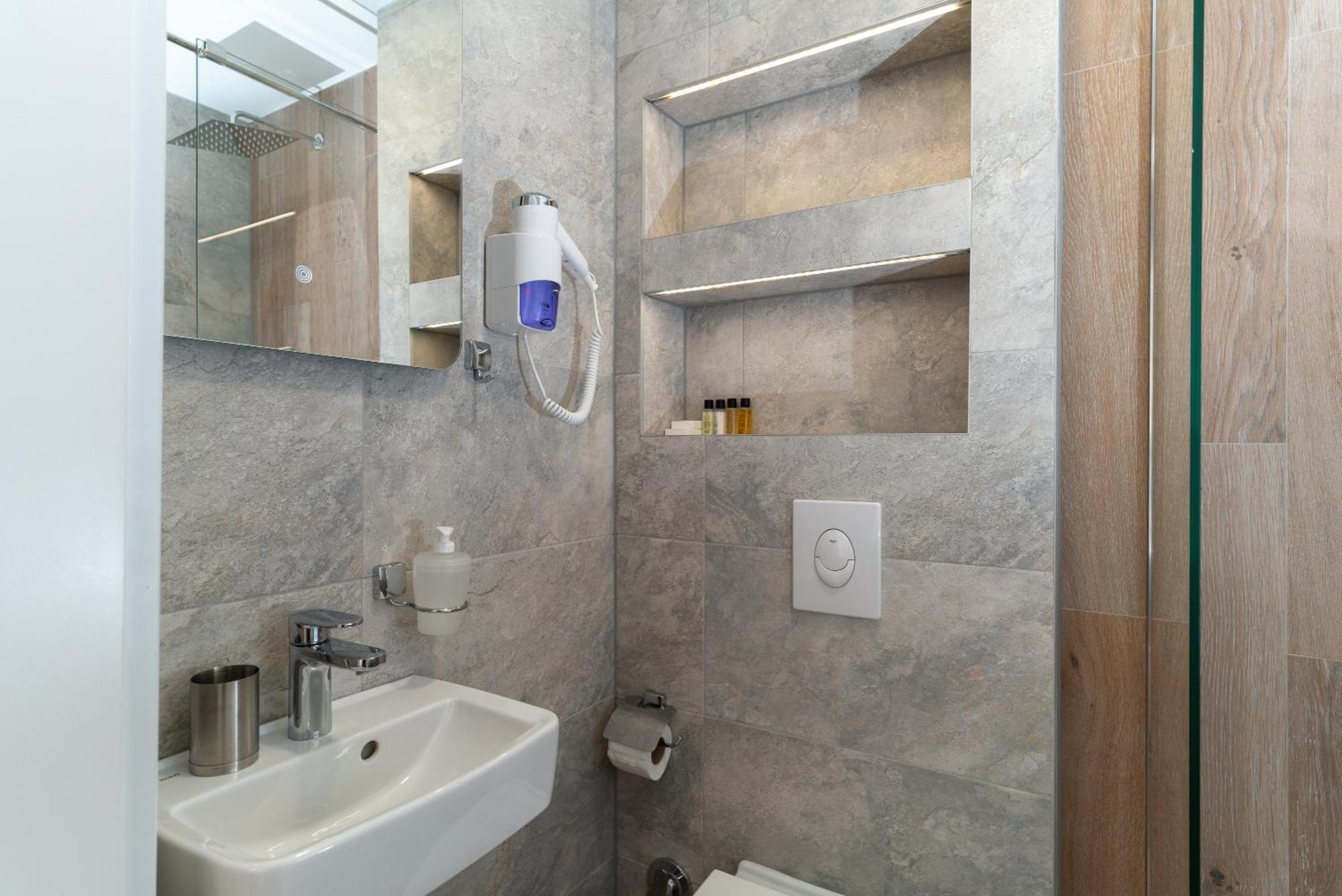 Ornament Hotel And Apartments Sarajevo Luaran gambar