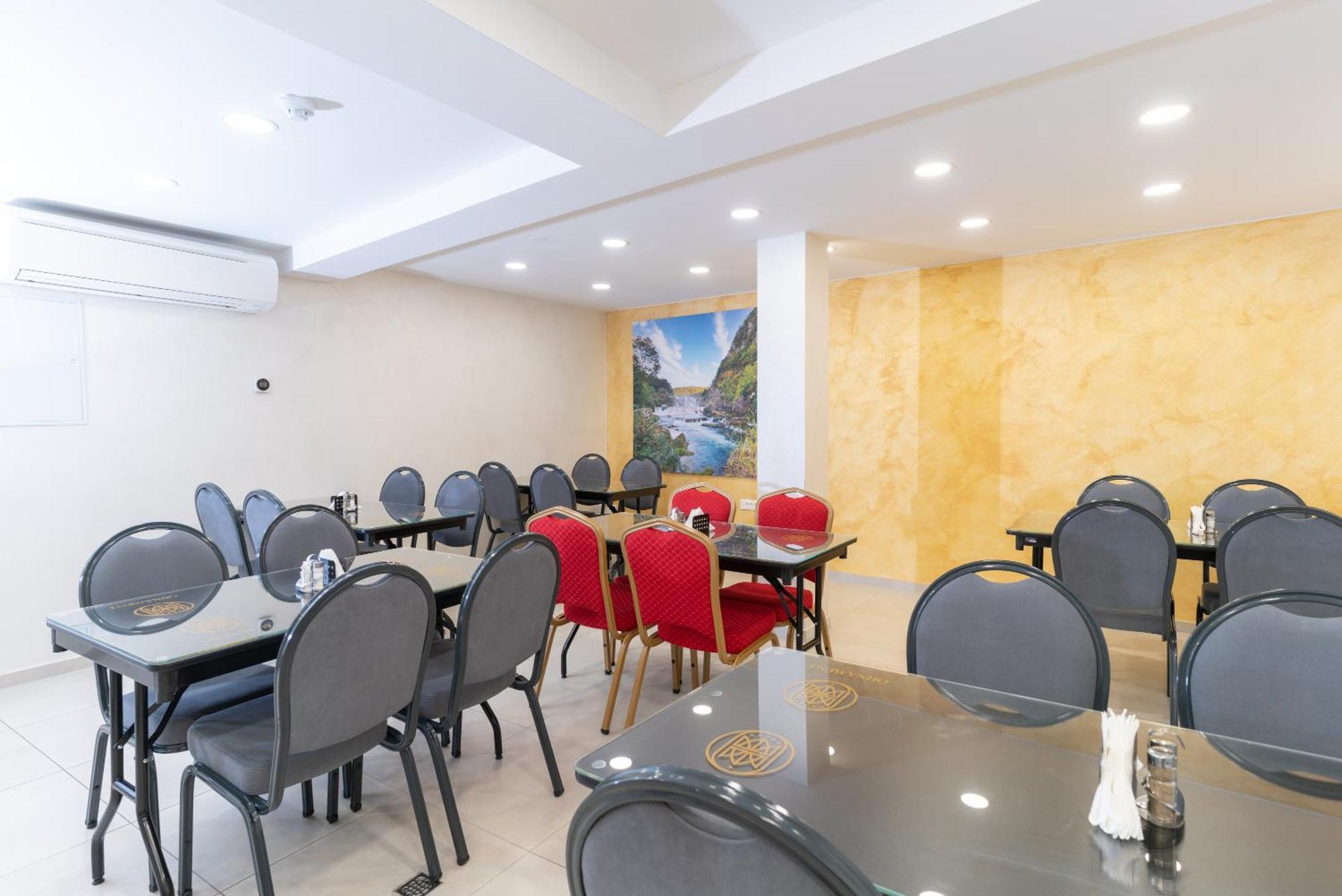 Ornament Hotel And Apartments Sarajevo Luaran gambar